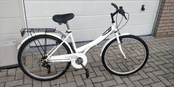 vélo dame ville 26" disponible aux enchères