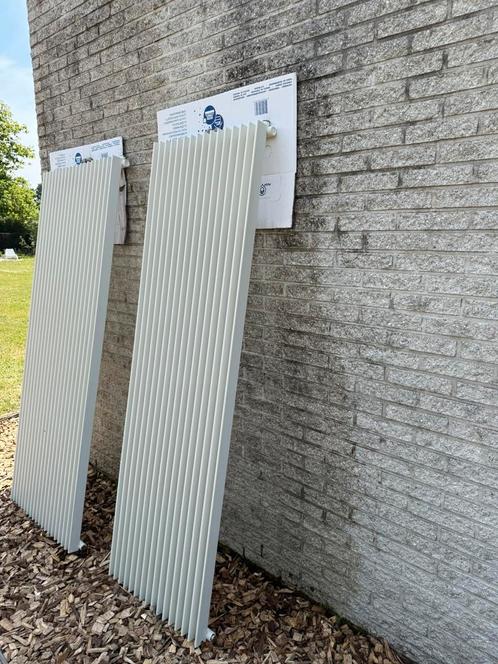 ACTIE!! €300 Twee verticale radiatoren van Thermic, Doe-het-zelf en Bouw, Verwarming en Radiatoren, Radiator, Ophalen