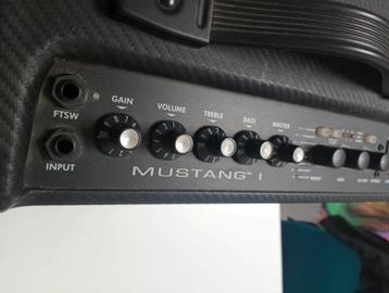 AMPLI GUITARE FENDER MUSTANG beschikbaar voor biedingen