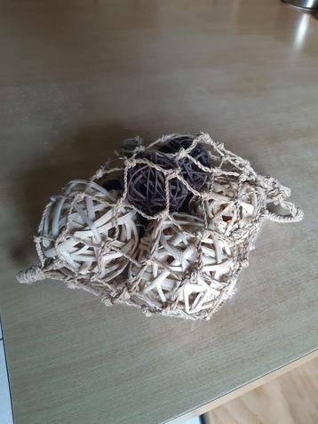 Objet décoratif - sac en corde avec boules et coquilles beschikbaar voor biedingen