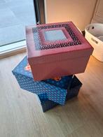 Drie decoratieve dozen, uit de ramen van een warenhuis, Ophalen