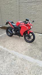 Honda CBR 125R, Motoren, 125 cc, 11 kW of minder, 1 cilinder, LED Verlichting