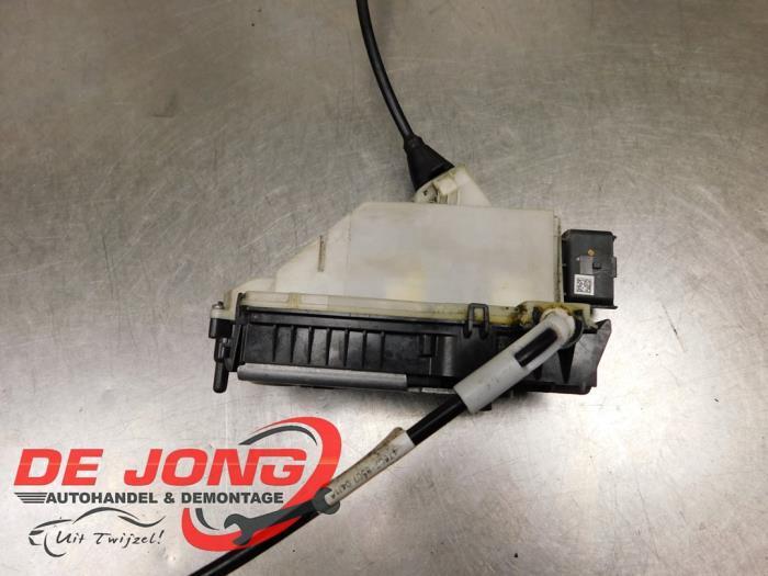 Serrure portière mécanique 4portes arrière droite d'un Pe, Autos : Pièces & Accessoires, Carrosserie & Tôlerie, Peugeot, Utilisé