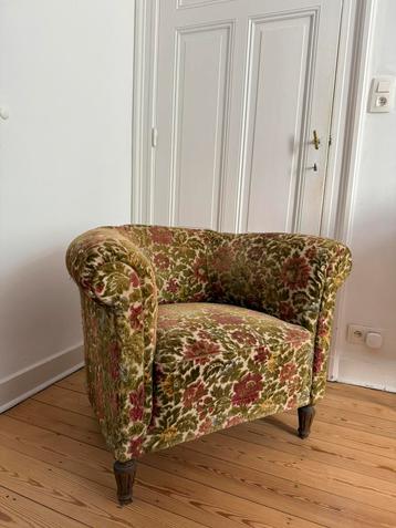 Beau fauteuil d’époque à restaurer beschikbaar voor biedingen