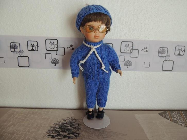 Poupée en bleu - vêtements tricotés maison, Verzamelen, Poppen, Pop, Ophalen