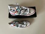 Taschen Limited Edition Converse sneakers (42), Sports & Fitness, Neuf