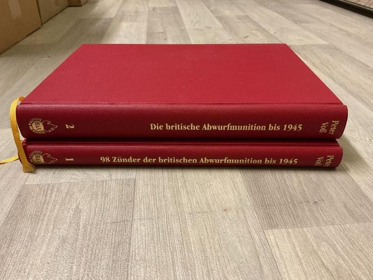 British bombs and fuzes munitie ammunition, Verzamelen, Militaria | Tweede Wereldoorlog, Luchtmacht, Hulzen of Bodemvondsten, Verzenden