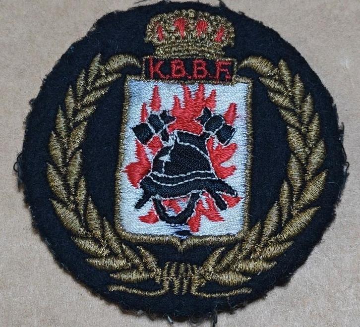 Belgische oude patch mouw badge brandweer K.B.B.F, Verzamelen, Militaria | Algemeen, Embleem of Badge, Ophalen of Verzenden