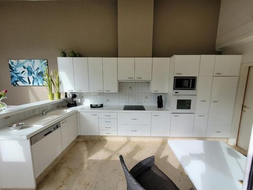 KEUKEN IN GOEDE STAAT, Huis en Inrichting, Keuken | Complete keukens, Zo goed als nieuw, Hoekkeuken, Wit, Ophalen