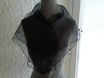 Foulard noir voile noir beschikbaar voor biedingen