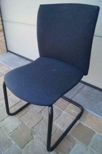 Kantoorstoelen voor studentenkot beschikbaar voor biedingen