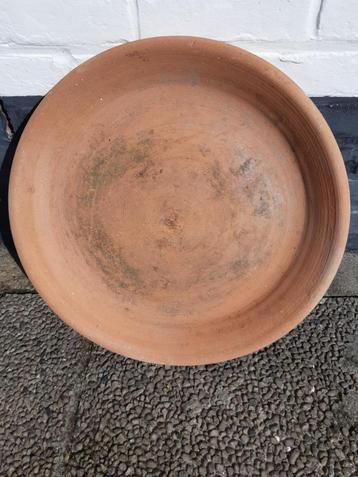 2 schalen voor onder bloempot beschikbaar voor biedingen