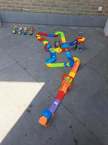 VTech Toettoet auto's Racebaan + 8 werkende auto's beschikbaar voor biedingen