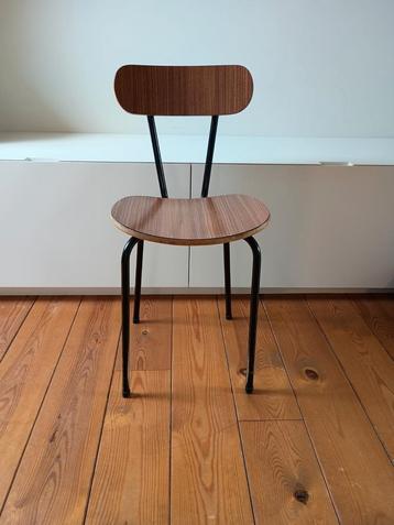 Twee vintage stoelen beschikbaar voor biedingen