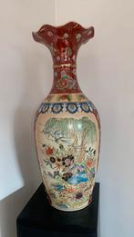 Vase SATSUMA . Bord ondulé et finement décoré, Antiquités & Art, Enlèvement ou Envoi