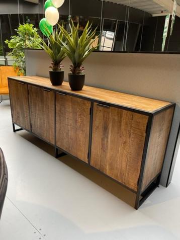DRESSOIR 220 cm 4 deuren mango blank metaal voor actie prijs beschikbaar voor biedingen