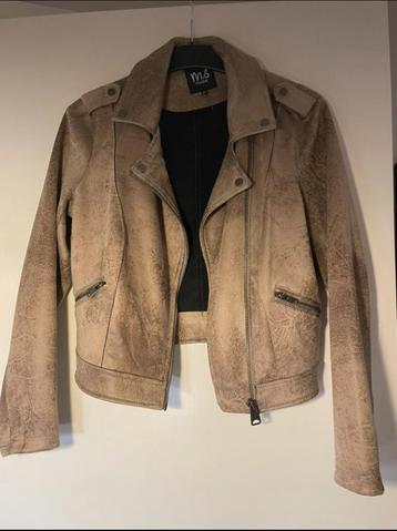 Top perfecto neuf taille 42 à retirer sur 1360 Perwez beschikbaar voor biedingen