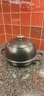 Le Creuset cocotte pain 24cm in zeer goede staat, Gietijzer, Ophalen of Verzenden, Zo goed als nieuw, Keramische plaat