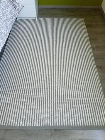 Grijs wollen tapijt 140x200  beschikbaar voor biedingen