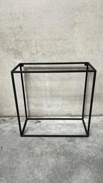 Stalen frame voor wandtafel wandkast of salontafel beschikbaar voor biedingen