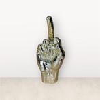 Sculpture dorée du majeur (d'après Ai Weiwei), Enlèvement ou Envoi