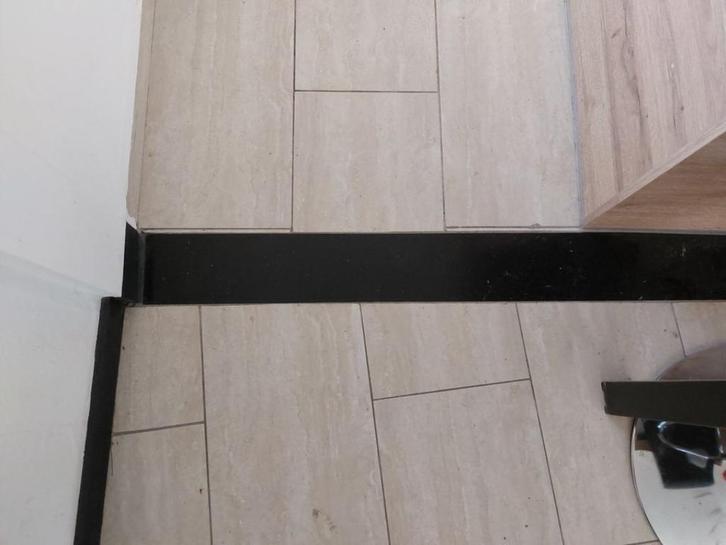 Zwarte overgangssteen, Doe-het-zelf en Bouw, Vloerdelen en Plavuizen, Nieuw, Overige typen, Steen of Klei, 50 tot 150 cm, 10 tot 30 cm