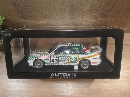 1:18 Autoart BMW E30 M3 DTM Tic Tac, Hobby en Vrije tijd, Modelauto's | 1:18, Zo goed als nieuw, Auto, Autoart, Ophalen of Verzenden