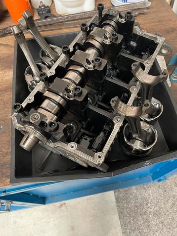 Cilinderkop Volkswagen touran 2.0 tdi beschikbaar voor biedingen