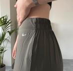 Nike khaki jogging, Kleding | Dames, Sportkleding, Ophalen, Nike, Zo goed als nieuw, Hardlopen of Fietsen
