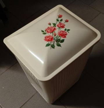 Retro wasmand met bijhorende attributen, zie beschrijving. beschikbaar voor biedingen