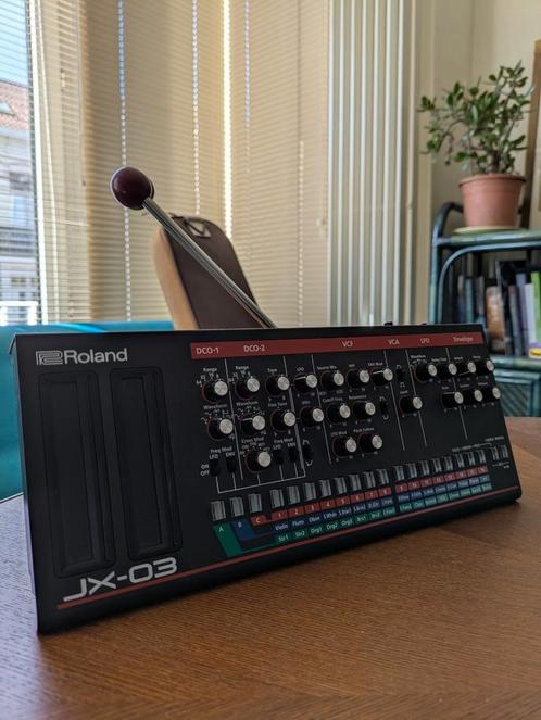 Roland JX-03 + decksaver, Muziek en Instrumenten, Synthesizers, Zo goed als nieuw, Roland, Ophalen of Verzenden