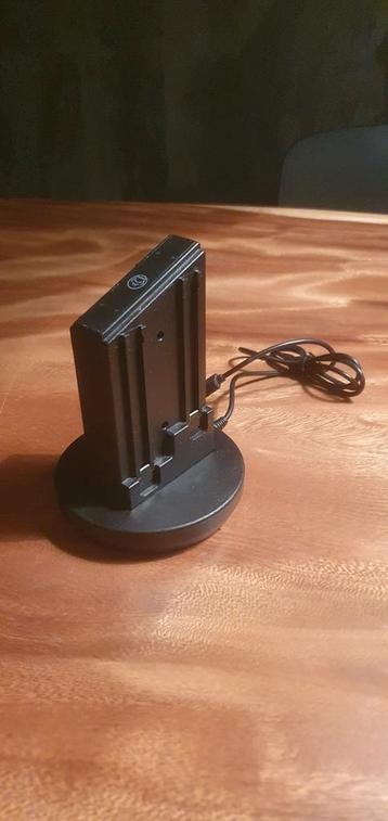 Chargeur pour 4 manettes Nintendo Switch  disponible aux enchères