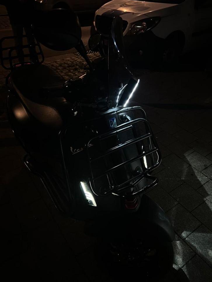 Vespa 2023 | Full 80cc | A klasse | Topstaat, Fietsen en Brommers, Scooters | Vespa, Zo goed als nieuw, Overige modellen, Klasse A (25 km/u)