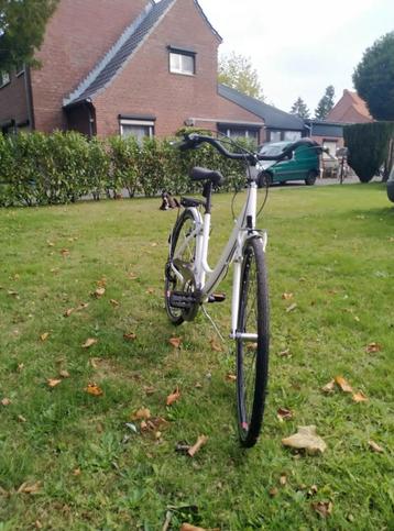Damesfiets framemaat 45, wielmaat 28 ", 6 speed izgst. beschikbaar voor biedingen