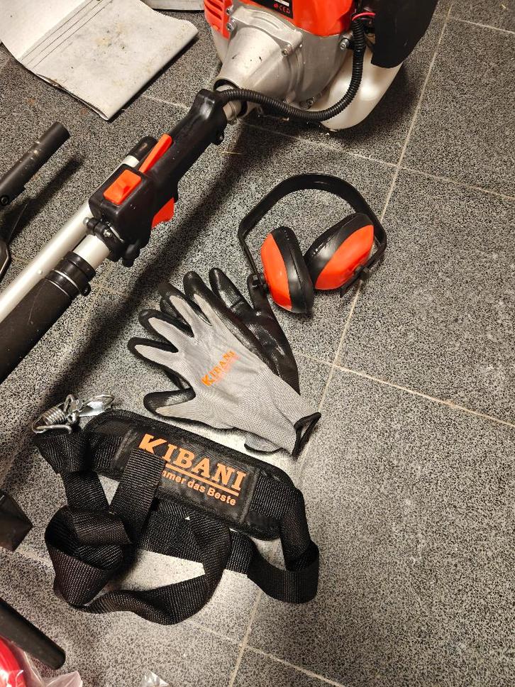 Kibani bosmaaier + toebehoren, Tuin en Terras, Bosmaaiers, Zo goed als nieuw, Benzine, Ophalen