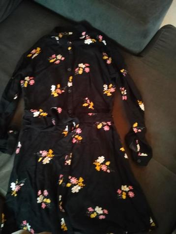 Kleedje maat 152 beschikbaar voor biedingen