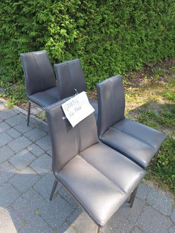 Gratis 4 stoelen  beschikbaar voor biedingen