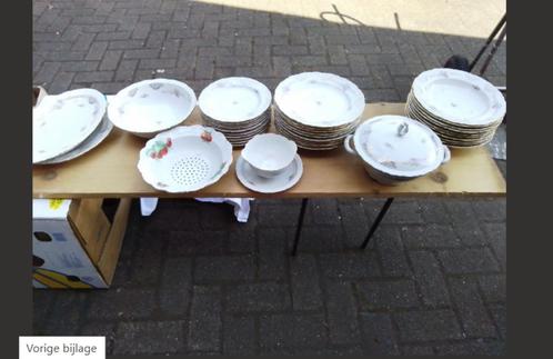 VINTAGE 10 DELIG EETSERVIES(Made D D R=Bloemdecor), Antiek en Kunst, Antiek | Servies compleet, Ophalen of Verzenden