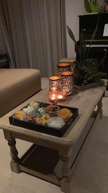 Massief eiken salontafel beschikbaar voor biedingen