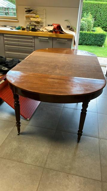 Table en Acajou beschikbaar voor biedingen