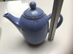 Kan in pastel blauw aardewerk voor thee, koffie of cecemel, Ophalen