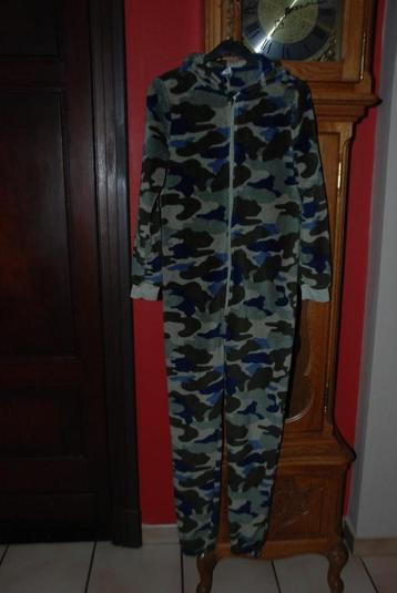 Onésie jongenspyjama „Hema” groen camouflage T152 of 11/12A beschikbaar voor biedingen