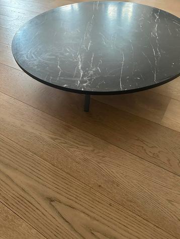 Kleine zit tafel beschikbaar voor biedingen