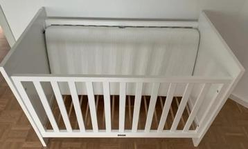 Ledikant Bopita + Aerosleep Evolution matras en 4 hoeslakens beschikbaar voor biedingen