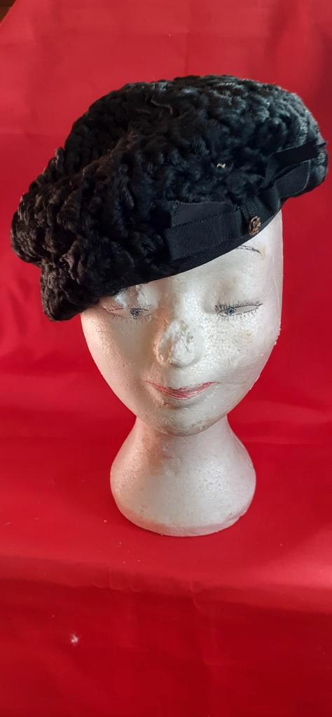 Chapeau beret bouclette vintage taille 57, Vêtements | Femmes, Chapeaux & Casquettes, Porté, Chapeau, 56 ou 57 cm (M, 7 ou 7⅛ pouces)