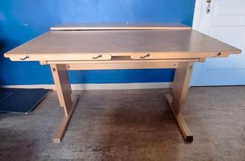 Verstelbare bureau (werkblad 118 x 92 cm) beschikbaar voor biedingen