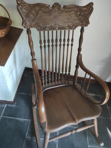 Rocking-chair vintage beschikbaar voor biedingen