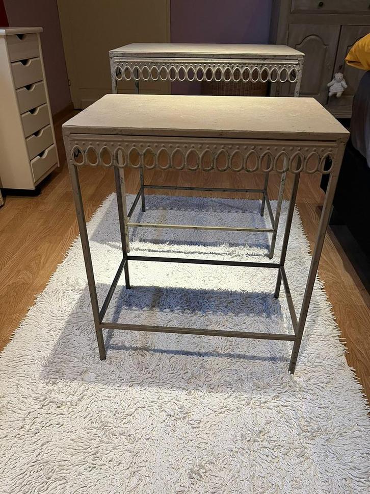 Twee bijzettafels van ijzer en bronskleurig, Huis en Inrichting, Tafels | Sidetables, Zo goed als nieuw, Ophalen