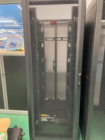 APC Netshelter - 750 breed 42U hoog beschikbaar voor biedingen