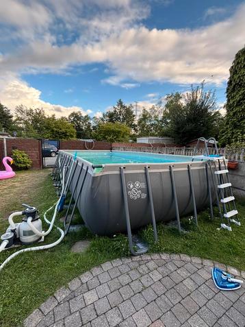 Grote zwembad merk intex met alle toebehoren erbij beschikbaar voor biedingen